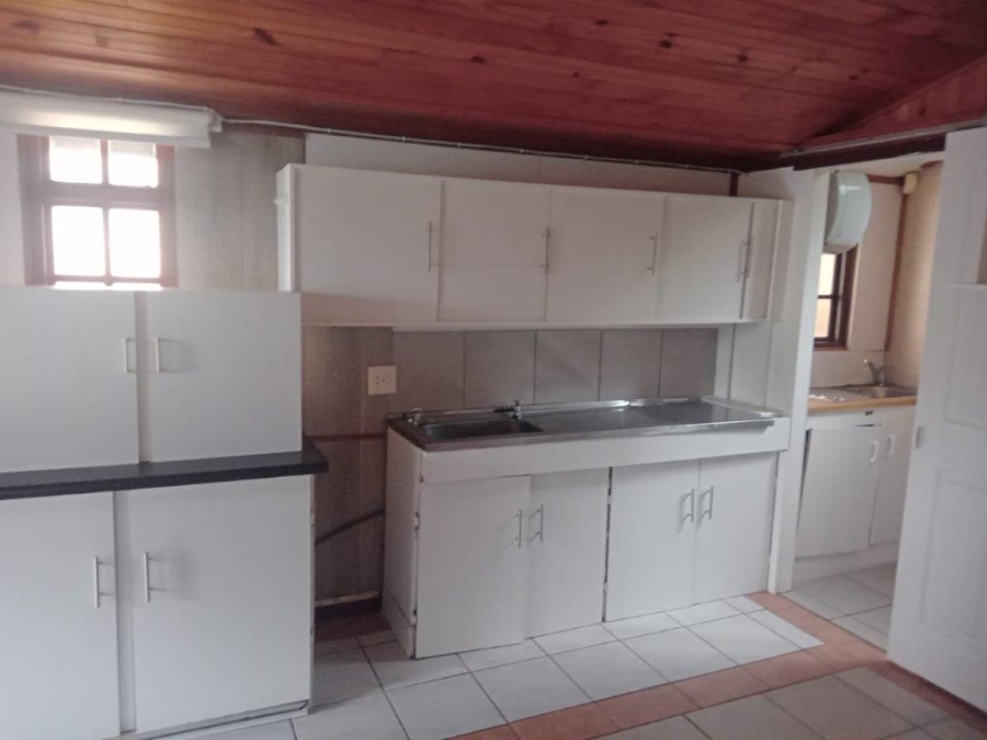 6 Bedroom Property for Sale in Paradise Beach Eastern Cape